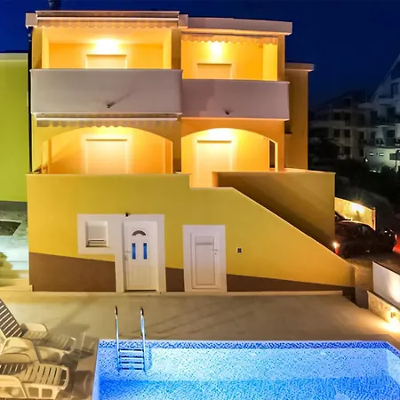 Cozy In Rogoznicko Zečevo