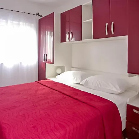 Apartment In Rogoznicko With Kitchen *