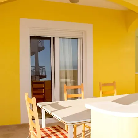 Cozy In Rogoznicko Zečevo