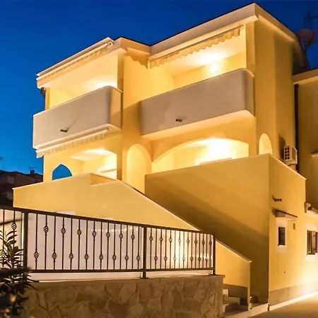 Cozy In Rogoznicko *