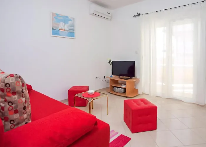 Cozy In Rogoznicko Zečevo