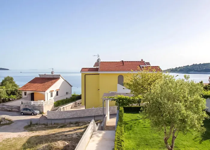 Cozy In Rogoznicko Zečevo