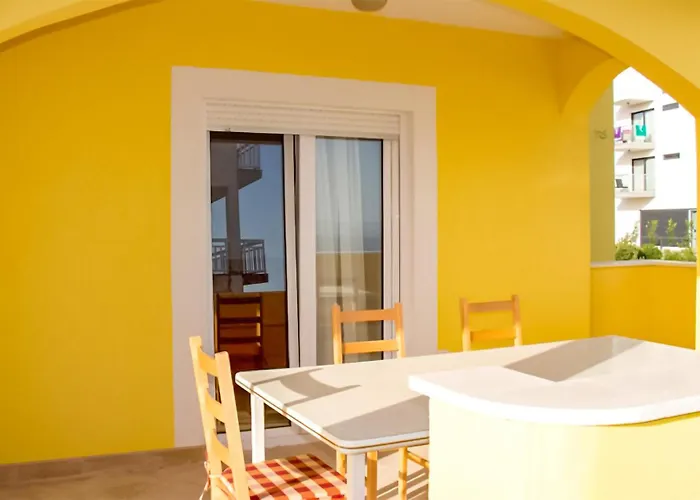 Cozy In Rogoznicko Zečevo