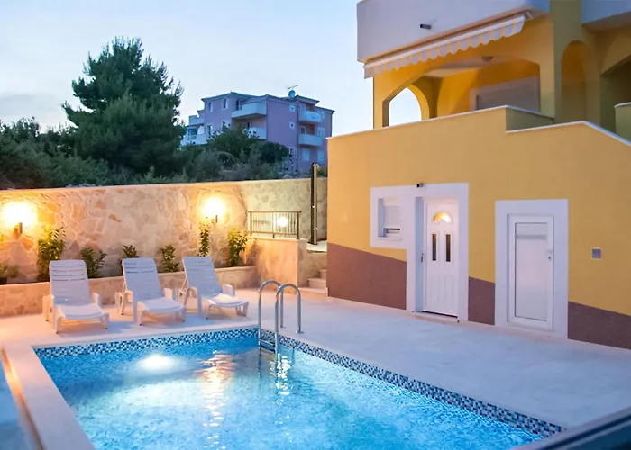 Cozy In Rogoznicko Zečevo